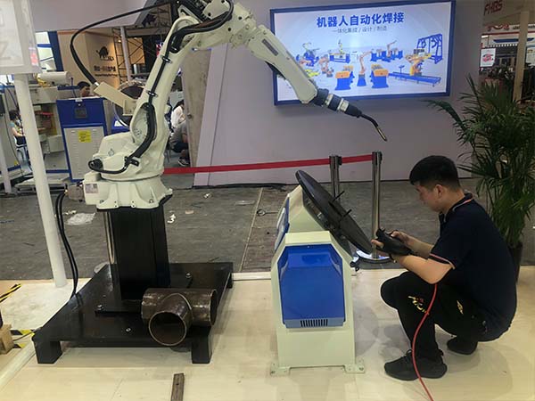 弧焊機(jī)器人延長(zhǎng)使用壽命的措施